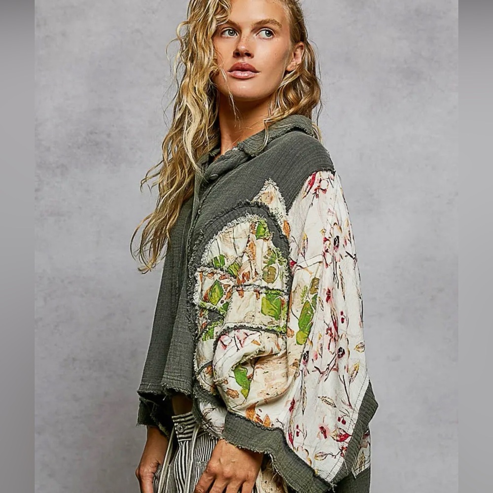 NEW POL: “The Ollie”Olive Green Button-Front Floral 3/4 Sleeve Top - Picture 3 of 4